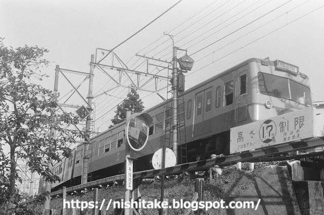 狭山線で運用中の西武701系747F。　西所沢－下山口　1982.9.1-4