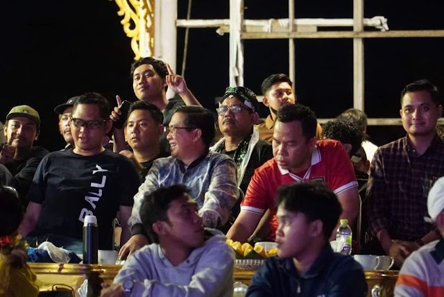 Ibnu Sina Bersama Ribuan Warga Banjarmasin Jadi Saksi Keseruan Laga Indonesia VS Kosel