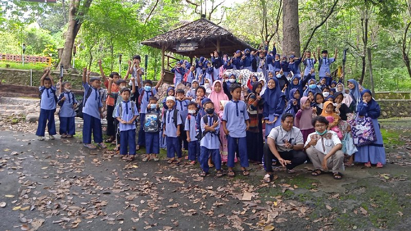 Foto bersama santri di Taruwongso