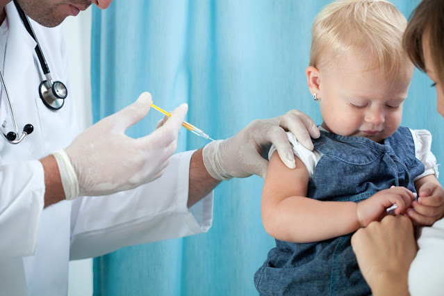 В России нужно вакцинировать 10 миллионов детей за полгода – скандальное заявление Гинцбурга