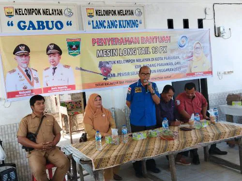 Setah Serahkan Betor, Anggota DPRD Sumbar HM. Nurnas Serahkan Long Tail 13 PK