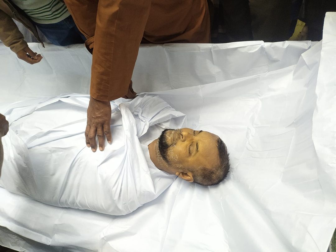 ডুমুরিয়ায় সড়ক দুর্ঘটনায় সিদ্দিক মারা গেছে।