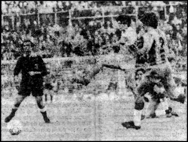 Duque, tras dejar atrás a Vilches, se encuentra con la oposición de Arabi. R. C. D. ESPAÑOL DE BARCELONA 0 REAL VALLADOLID DEPORTIVO 0 Domingo 08/02/1981, 17:00 horas. Campeonato de Liga de 1ª División, jornada 23. Barcelona, estadio de Sarriá. GOLES: No hubo.