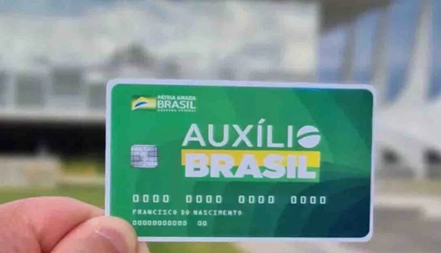 “PEC das Bondades” pretende reduzir fila de espera aos beneficiários do Auxilio Brasil