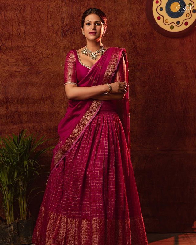 Shraddha Das Photos looks stunning in Magenta Half Saree