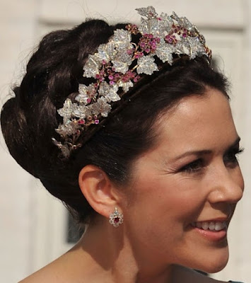 ruby parure tiara denmark queen desiree sweden crown princess mary