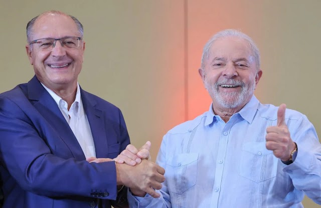 Governo Lula veta lei que impede alunos da escola publica a receberem uniformes