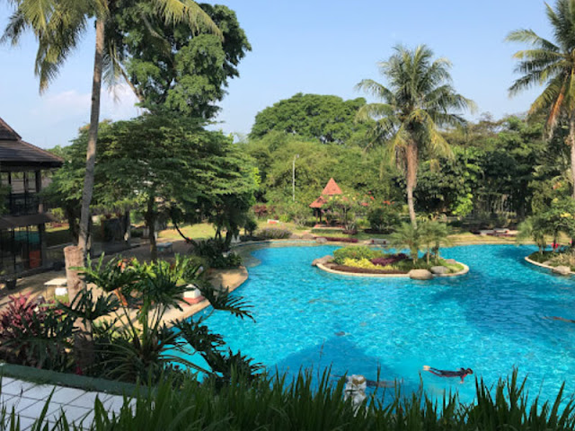 Kolam renang Lakeside Bogor