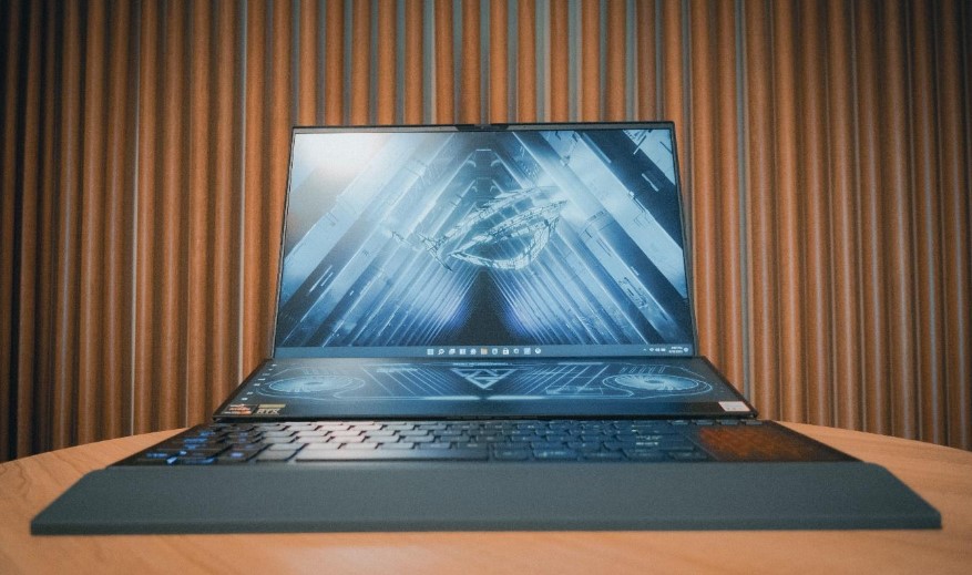 Review Asus ROG Zephyrus Duo 16 GX650: Laptop Gaming Dua Layar Terbaik yang Serba Bisa