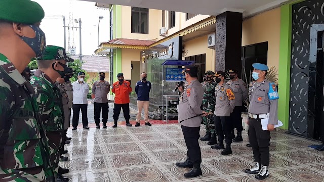Kapolres Batu Bara Buktikan Sinergitas TNI-POLRI Dalam Melaksanakan Vaksinasi Secara Door To Door