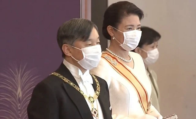 Empress Masako, Princess Aiko, Crown Princess Kiko, Princess Kako wore long dresses, but they refrained from wearing tiaras