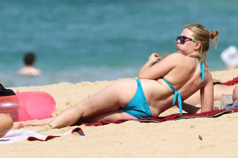 Scarlett Johansson Show her Sexy big Butt in bikini | Scarlett Johansson hot and sexy bikini looks