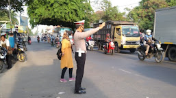 Beri Pelayanan Pengguna Jalan, Personel Polsek Kragilan Intens Laksanakan Gatur Lalin