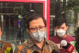 Dugaan KKN Dua Anak Jokowi, Ubedilah Bawa Dokumen Tambahan ke KPK