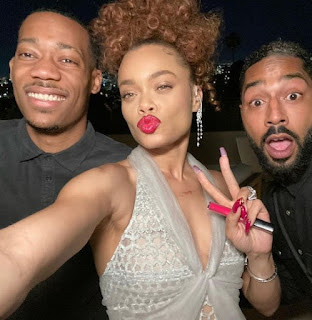 Andra Day clicking selfie with her friends