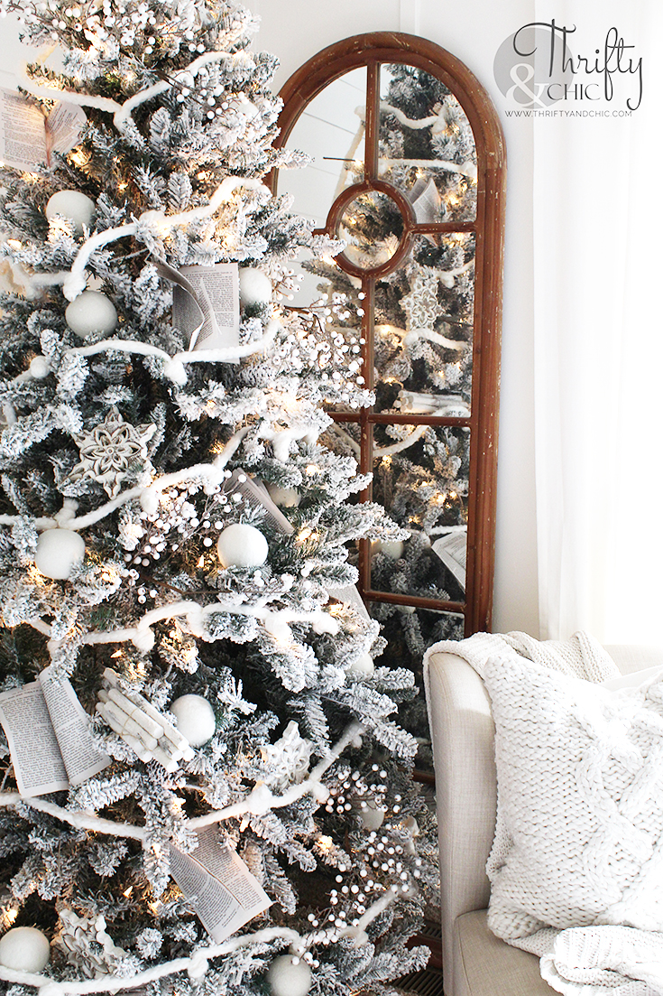 Christmas decor and decorating ideas, farmhouse christmas decor, easy christmas decor, cottage christmas, christmas mantel decorations, vintage christmas, neutral christmas decor, christmas tree decorations, christmas tree ideas, white christmas tree