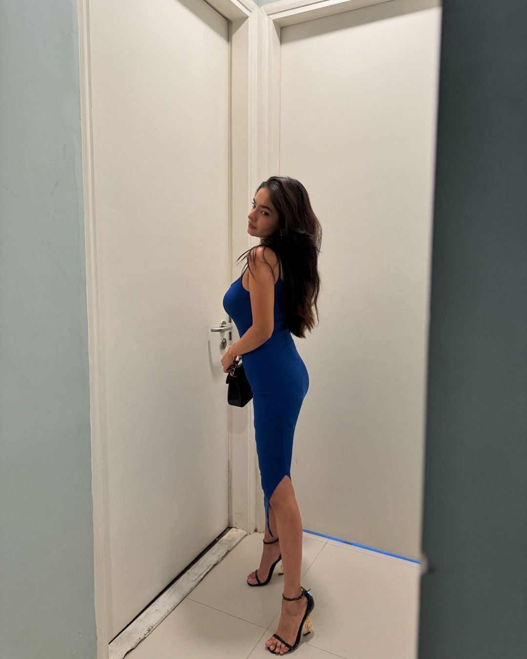 Is Anushka Sen’s Blue Bodycon Dress the Ultimate Showstopper?