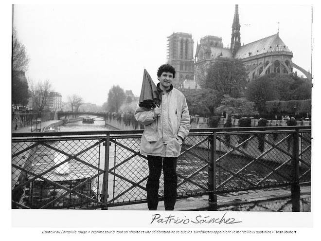 Le parapluie rouge - PARIS - Notre-Dame - 1991.-