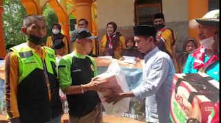 Rebbana LKS Al-Hikmah Jawa Barat Menyalurkan Bantuan Kepada Korban Bencana Erupsi Gunung Semeru