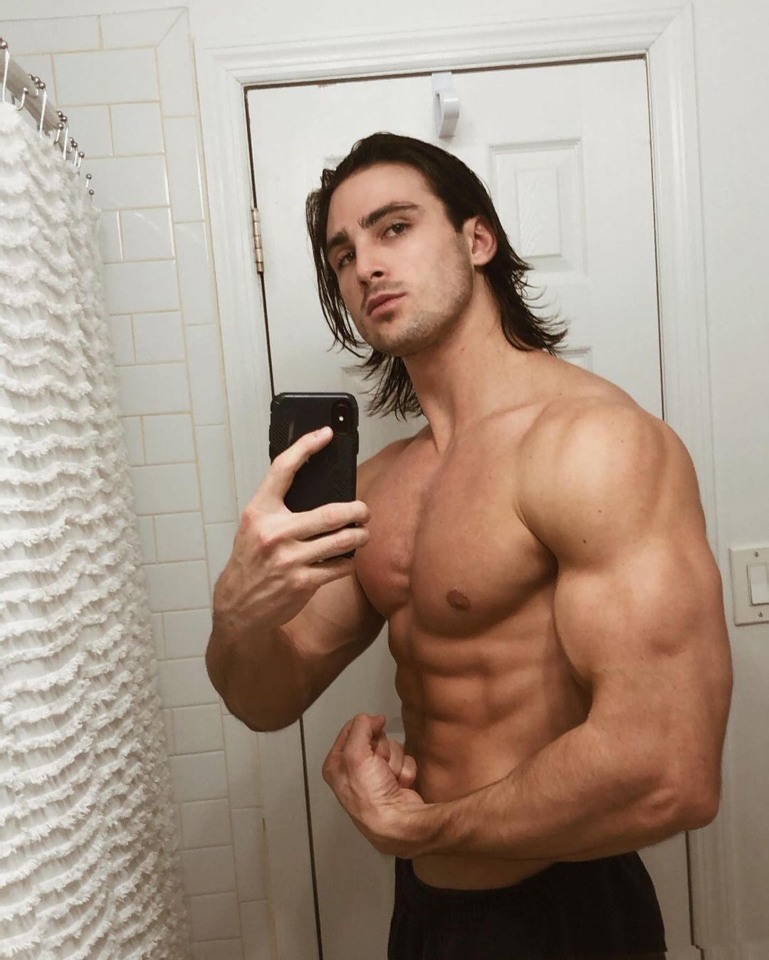 sexy-shirtless-men-flexing-big-biceps-jeremy-hershberg-long-hair-selfie