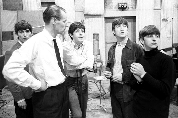 George Martin y Los Beatles en los estudios EMI 1963