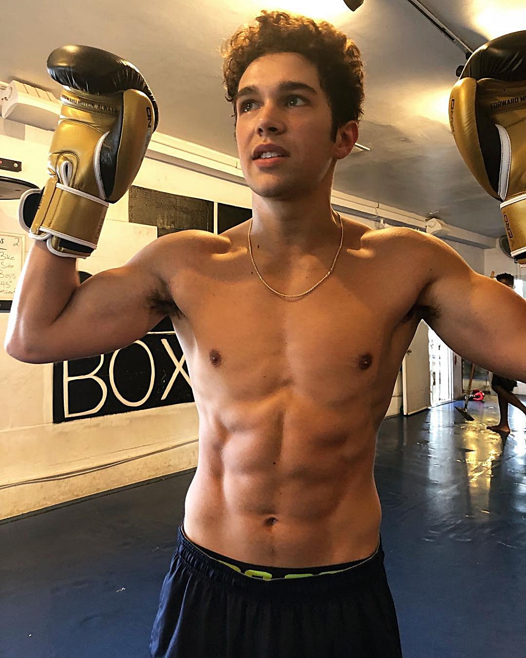 young-austin-mahone-shirtless-sexy-fit-body-fighter