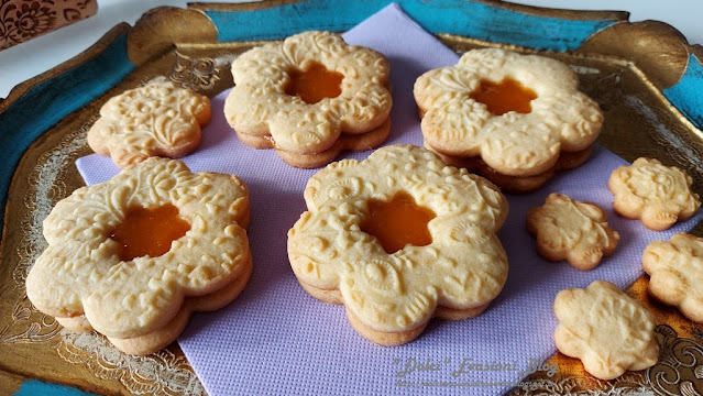 Biscotti di frolla con mattarello decorativo