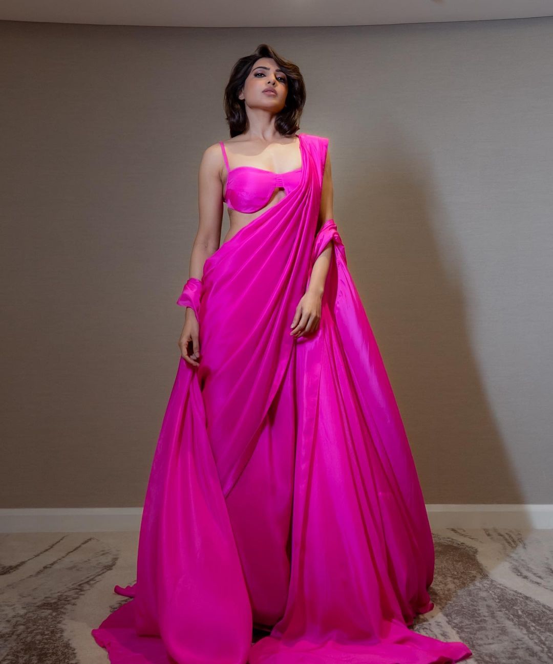 Dubai Dazzles with Samantha Ruth Prabhu's Pink Saree Magic – Must See!