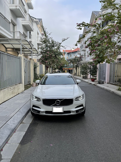 Bán xe volvo V90 2019 mới 98% xe đẹp màu trắng chính chủ