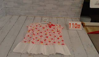 未使用品　子供服　１１０ｃｍ　花柄プリント　スリーブレストップス　１１００円
