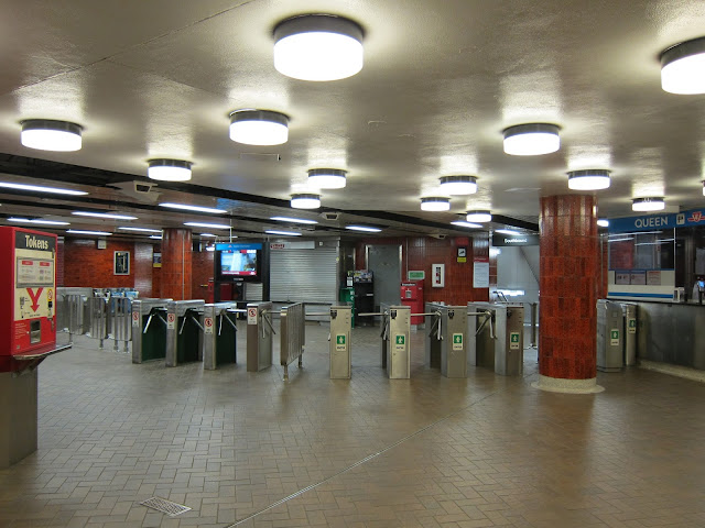 The hypnotically spaced ceiling lamps in the Albert Street entrance are fascinating to me for some reason I can't quite pin down. The fare collector booth used to be in the middle of the mezzanine.