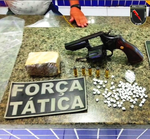 Policiais da Força Tática apreendem revólver, munições e drogas no Bairro Mendonça Clark