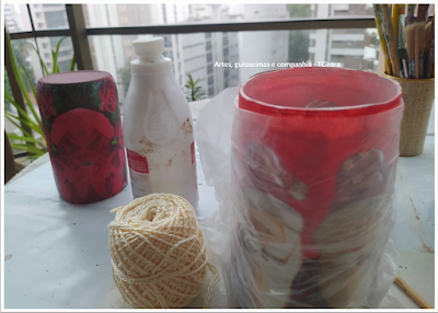 reciclagem de garrafas; vaso; garrafa cortada; decoração de natal;