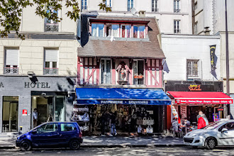 Paris : 92 boulevard Rochechouart, curieuse maison à colombages, vestiges d'une ancienne vocation - XVIIIème