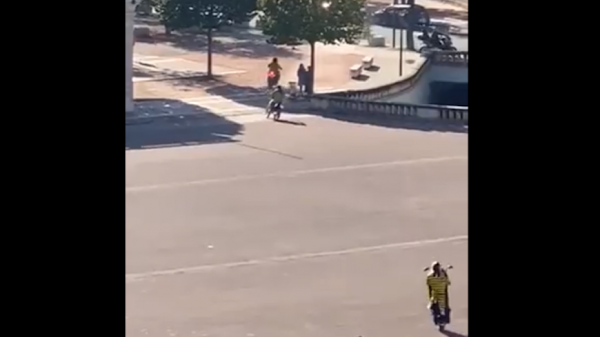 [VIDEO] Lyon : Un Rodéo Urbain Place Bellecour Ce Dimanche, Le Nouveau Clip Des Daltons ?