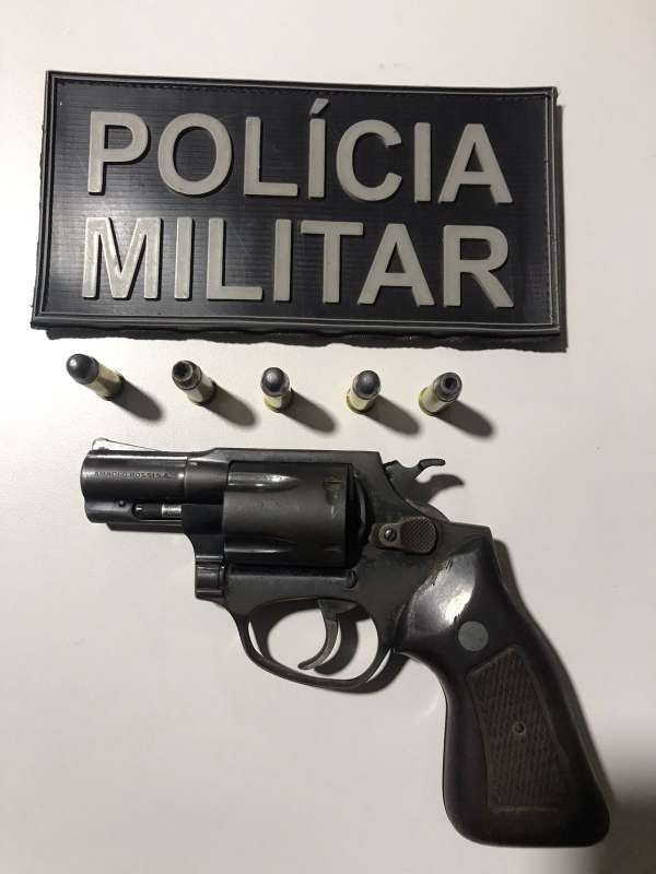  PMCE prende homem armado com revólver em Várzea Alegre