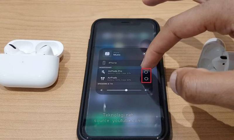 Dua AirPods Terhubung ke Satu iPhone