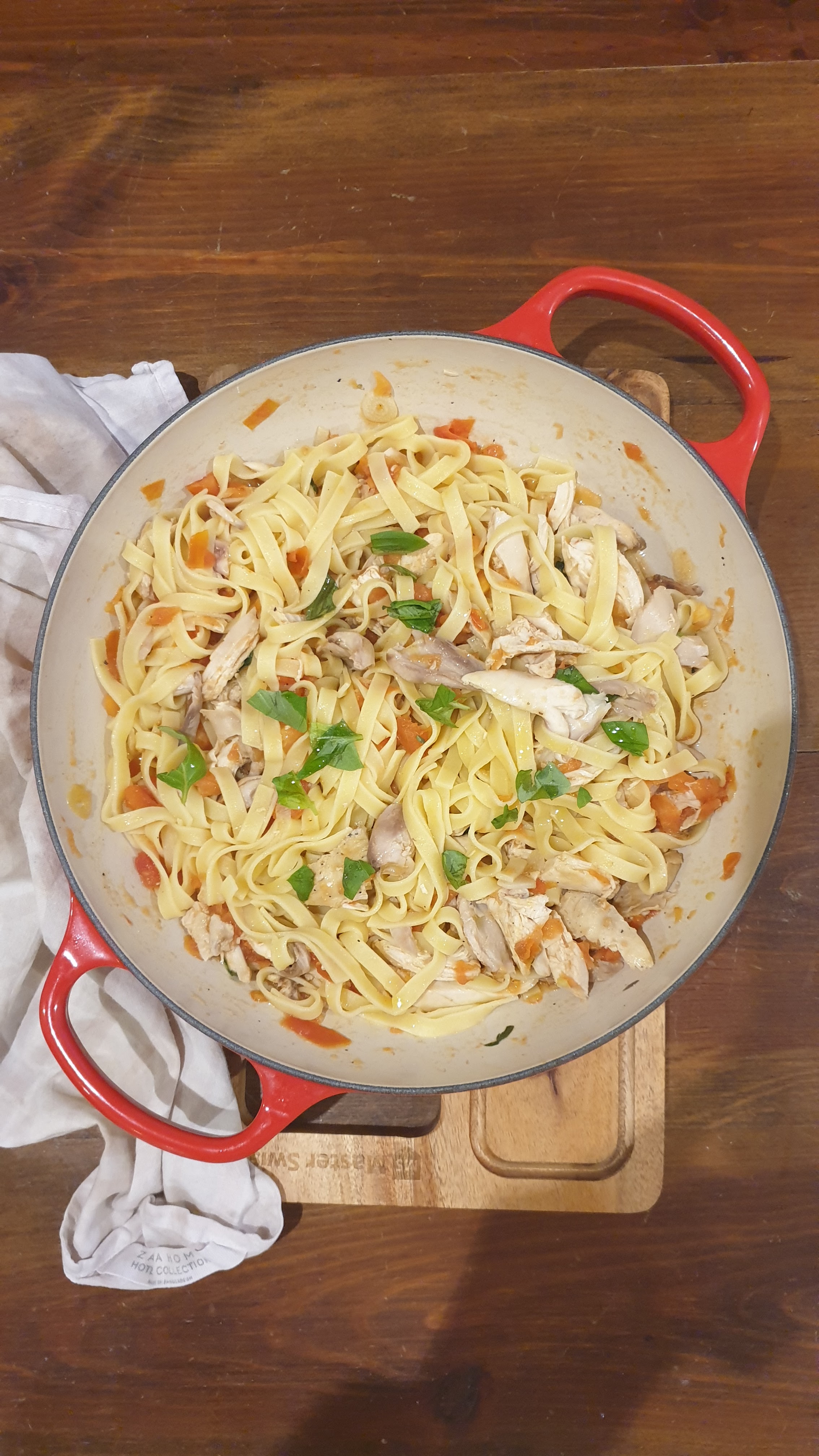 Talharim com Frango, Tomate e Manjericão