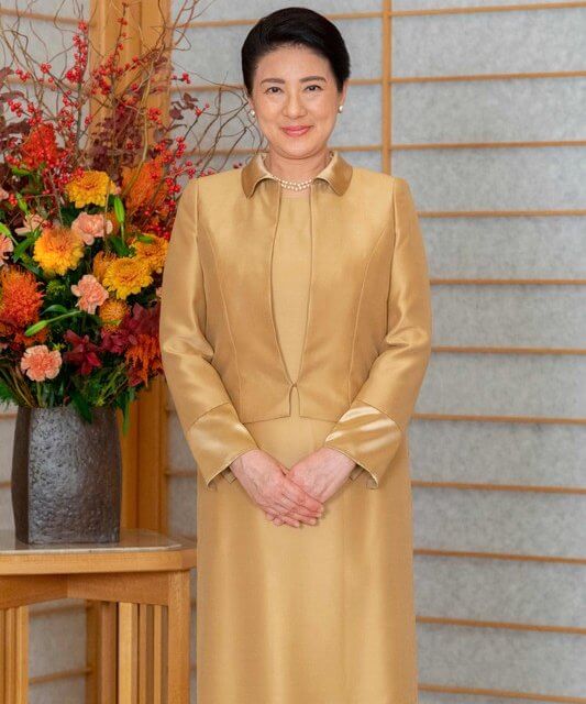 Emperor Naruhito, Princess Aiko, Emperor Akihito and Empress Michiko. Empress Masako wore a golden silk satin dress