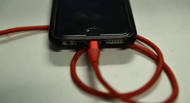 Warning From Apple: You Are Charging Your iPhone the Wrong Way