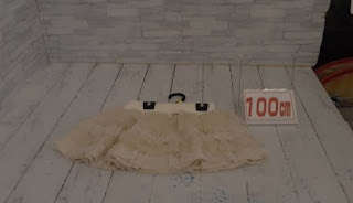 中古品　子供服　１００ｃｍ　４段フリルスカート　３３０円