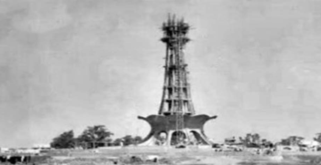 Minar-e-Pakistan was built in ______ on the site where the All-India Muslim League passed the Lahore Resolution.