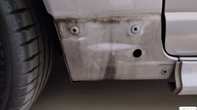 body showing mounting clips for moulding 3 clips