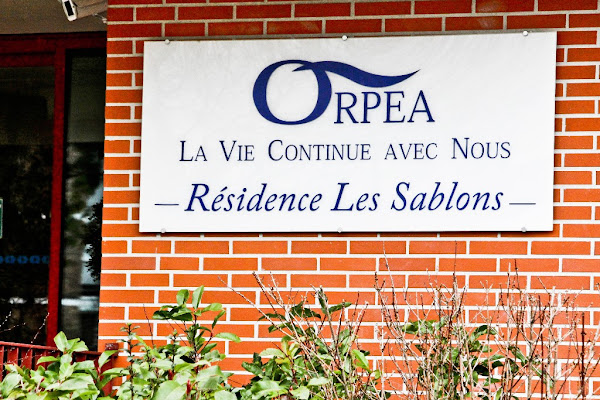 Maltraitances dans les Ehpad : l’ex-patron d’Orpea a vendu des actions avant la parution du livre