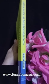 buku Ketika Dunia Tak Berpihak Kepadamu, psikologi Ketika Dunia Tak Berpihak Kepadamu, resensi Ketika Dunia Tak Berpihak Kepadamu, review buku Ketika Dunia Tak Berpihak Kepadamu, review buku terbaru, review buku psikologi, harga buku psikologi, harga buku psikologi terbaru, harga buku non fiksi, harga buku ketika dunia tak berpihak kepadamu,