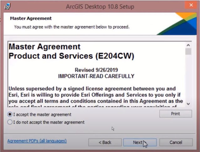 الموافقة على شروط تنزيل برامج ArcGIS 10.8
