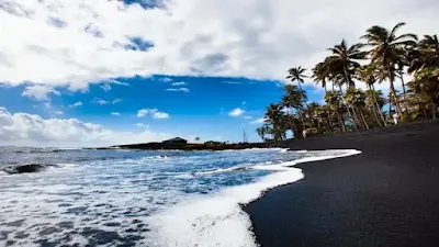 شاطئ بونالو (Punaluʻu Beach)