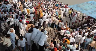 पूर्व विधानसभा अध्यक्ष सुखदेव राजभर का रामघाट पर हुआ अंतिम संस्कार | #NayaSaberaNetwork