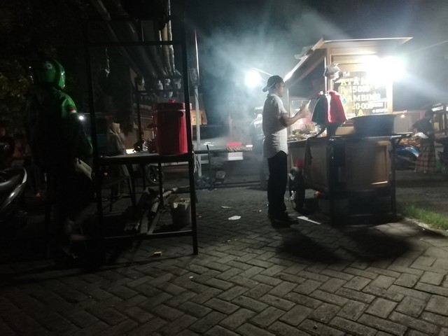 Sate Ayam Madura Ala Cak Burhan;Sate Cak Burhan, Sate Asli Khas Madura di Kota Probolinggo