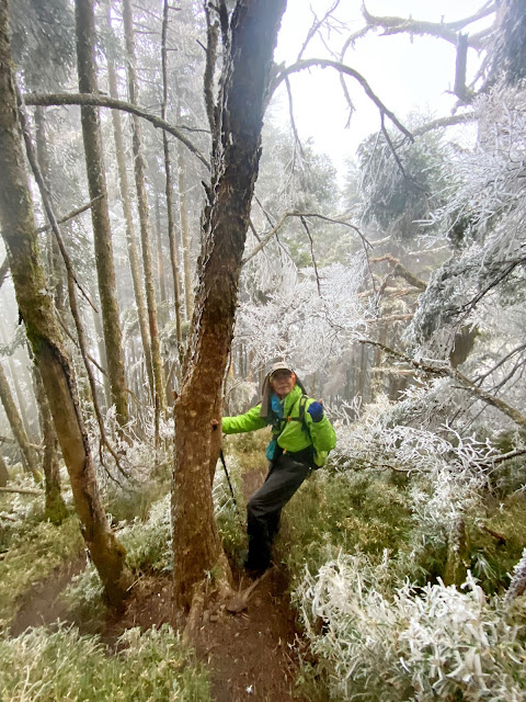 小關山下山途中